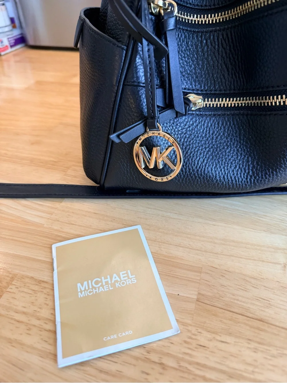 Michael Kors Zipper pocket Black Leather Shoulder Bag with Gold Hardware - Picture 4 of 5
